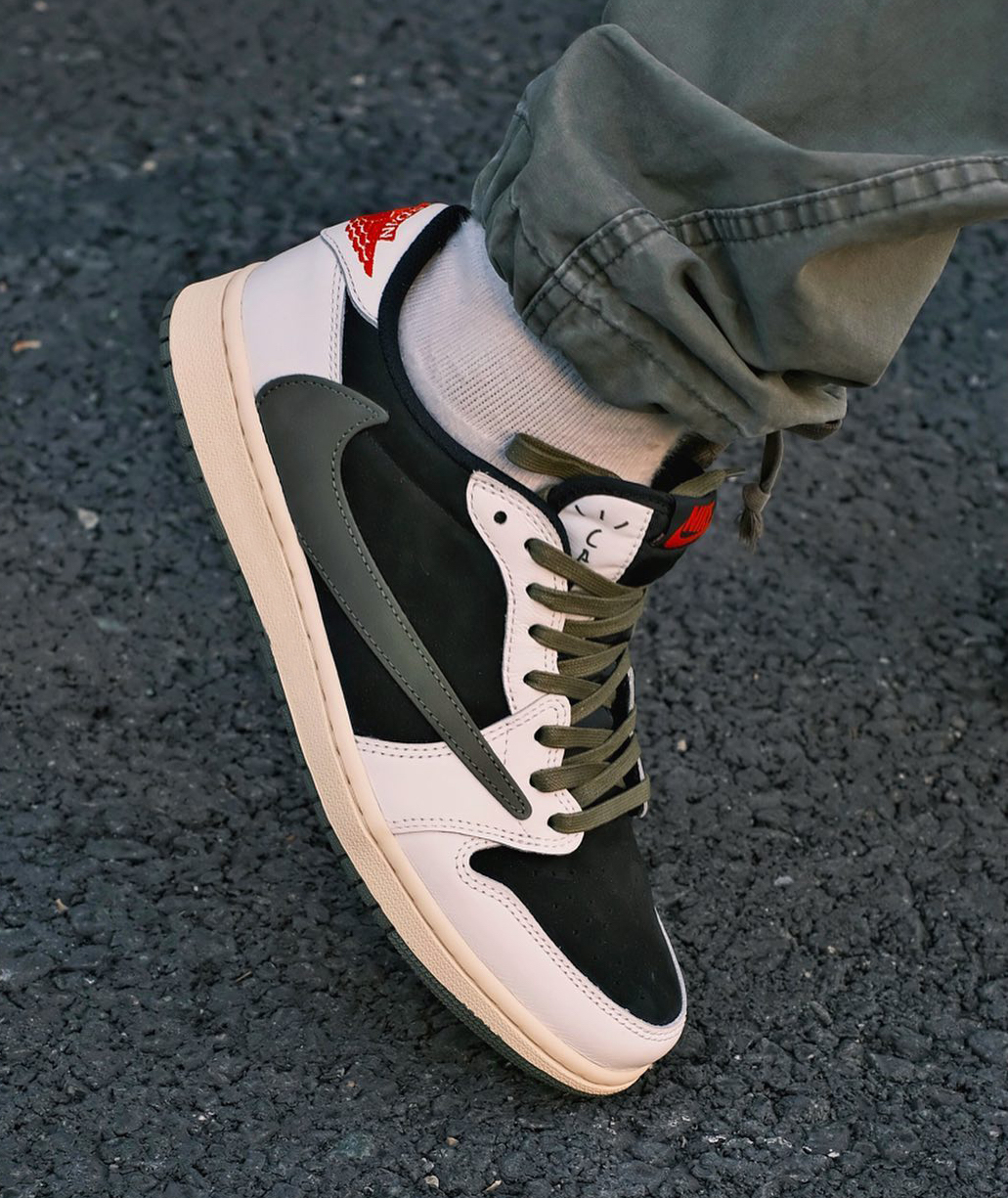 Travis Scott x Wmns Air Jordan 1 Low OG  Olive  DZ4137-106