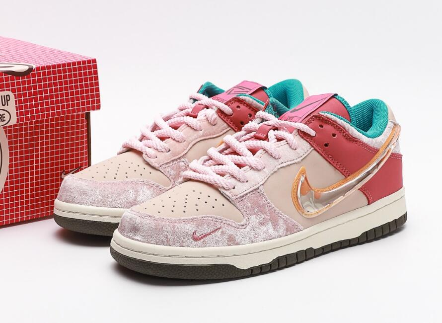 Social Status x Dunk Low GS  Strawberry Milk  DM3349-600