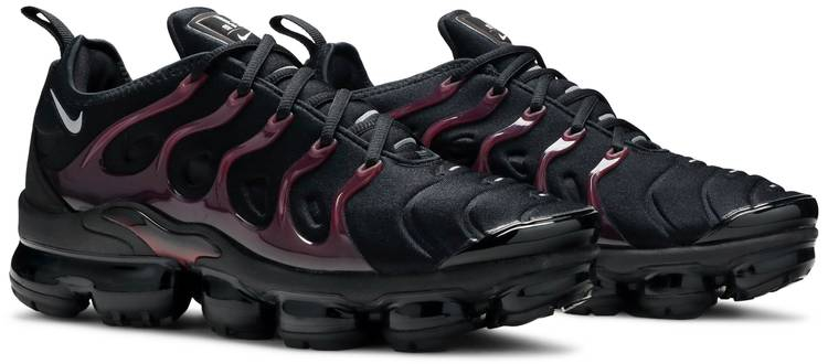 Air VaporMax Plus  Black Noble Red  924453-021
