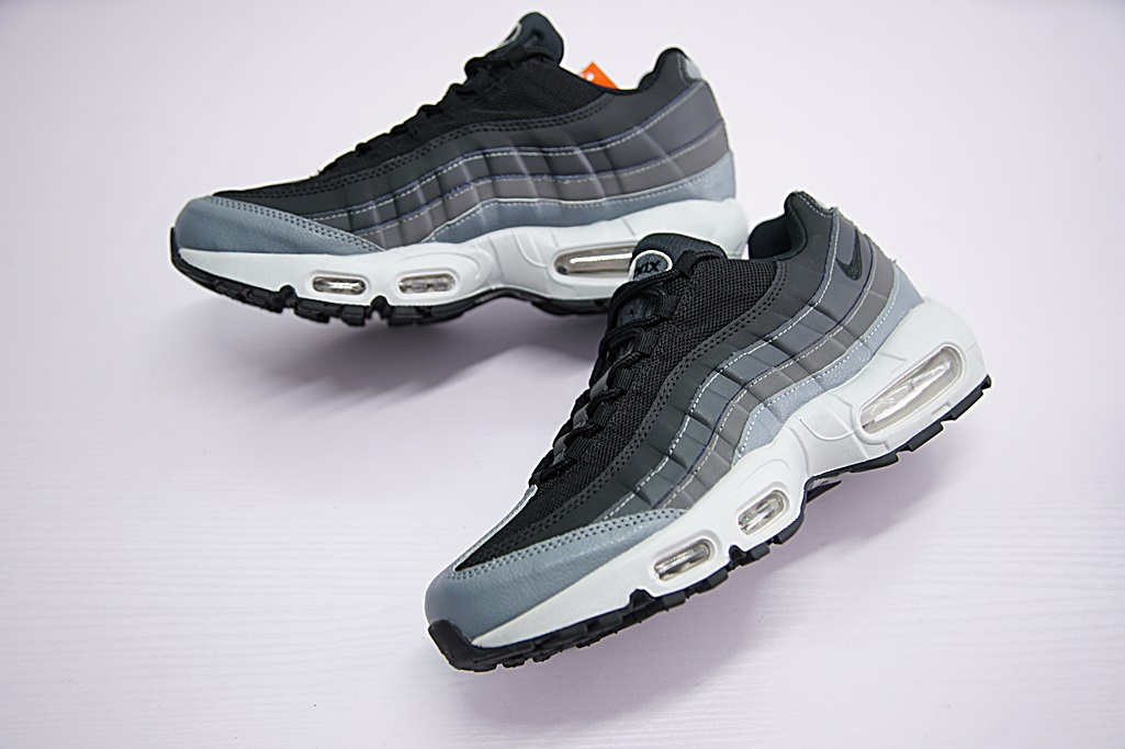 Air Max 95 Essential  Black  749766-021