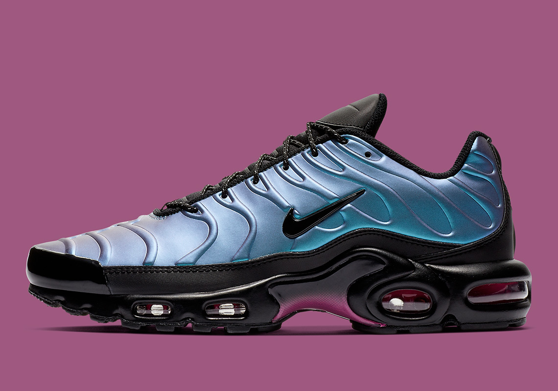 Air Max Plus SE  Throwback Future  AJ2013-006