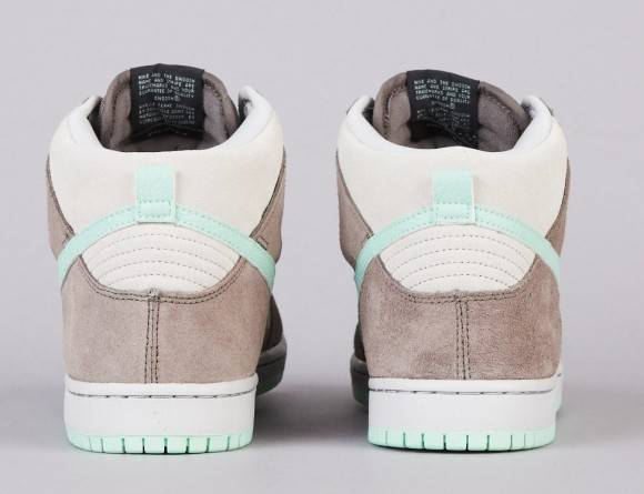 Dunk High Pro SB  Soft Grey  305050-030