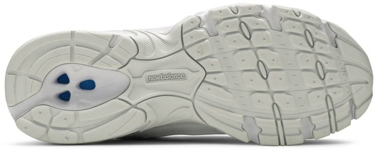 530 Retro  White Silver  MR530FW1