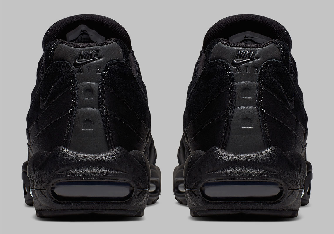 Air Max 95 Essential  Black  749766-009