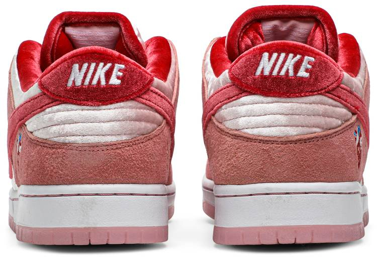 StrangeLove x Dunk Low SB  Valentine s Day  CT2552-800