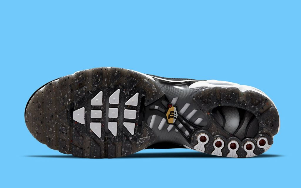 Air Max Plus  Black Metallic Silver  DM2466-001