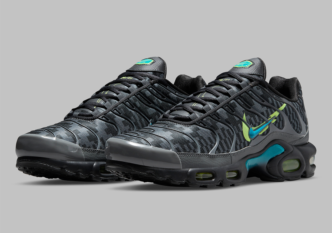 Air Max Plus  Champions League  DJ6896-070