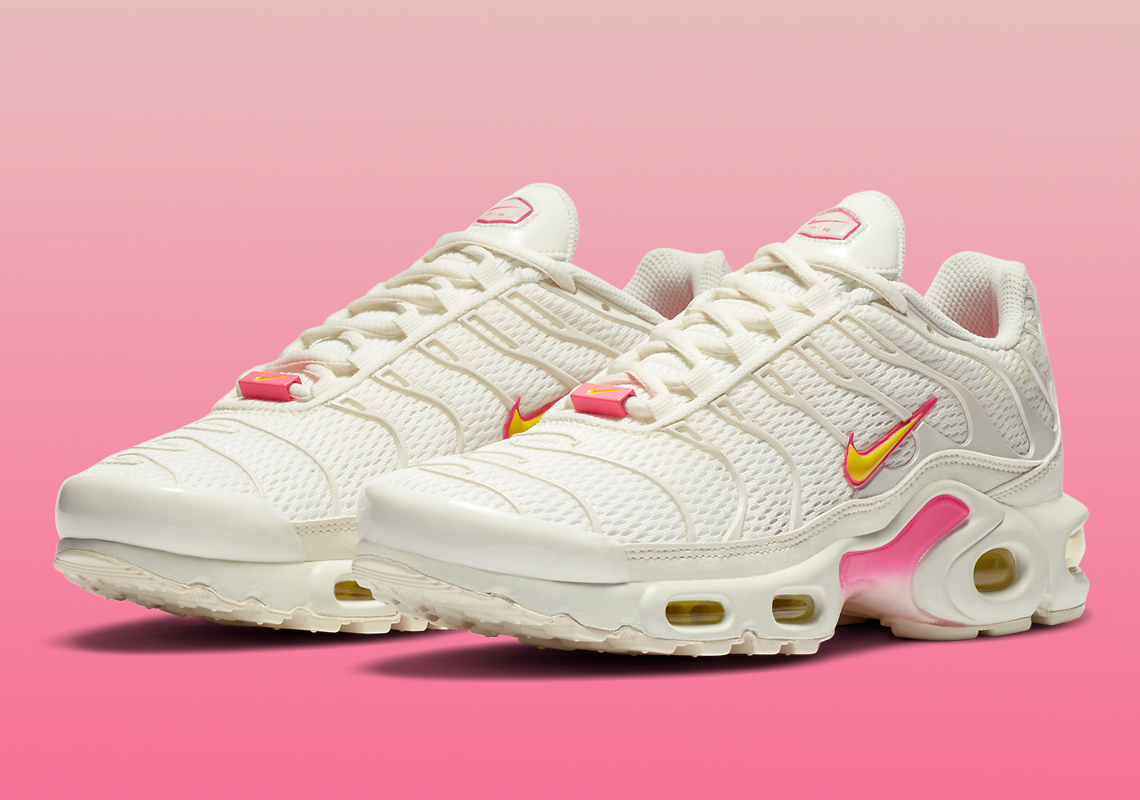 Wmns Air Max Plus  Sail Digital Pink  CZ0373-100