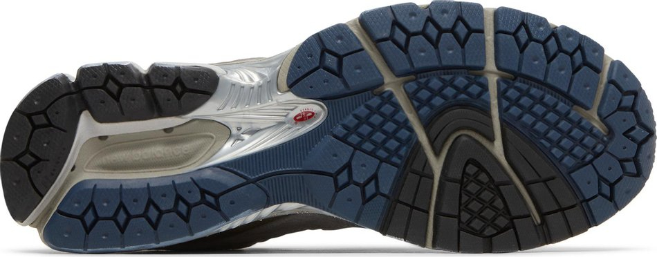 2002R  Pouch   Castle Grey  M2002RVA