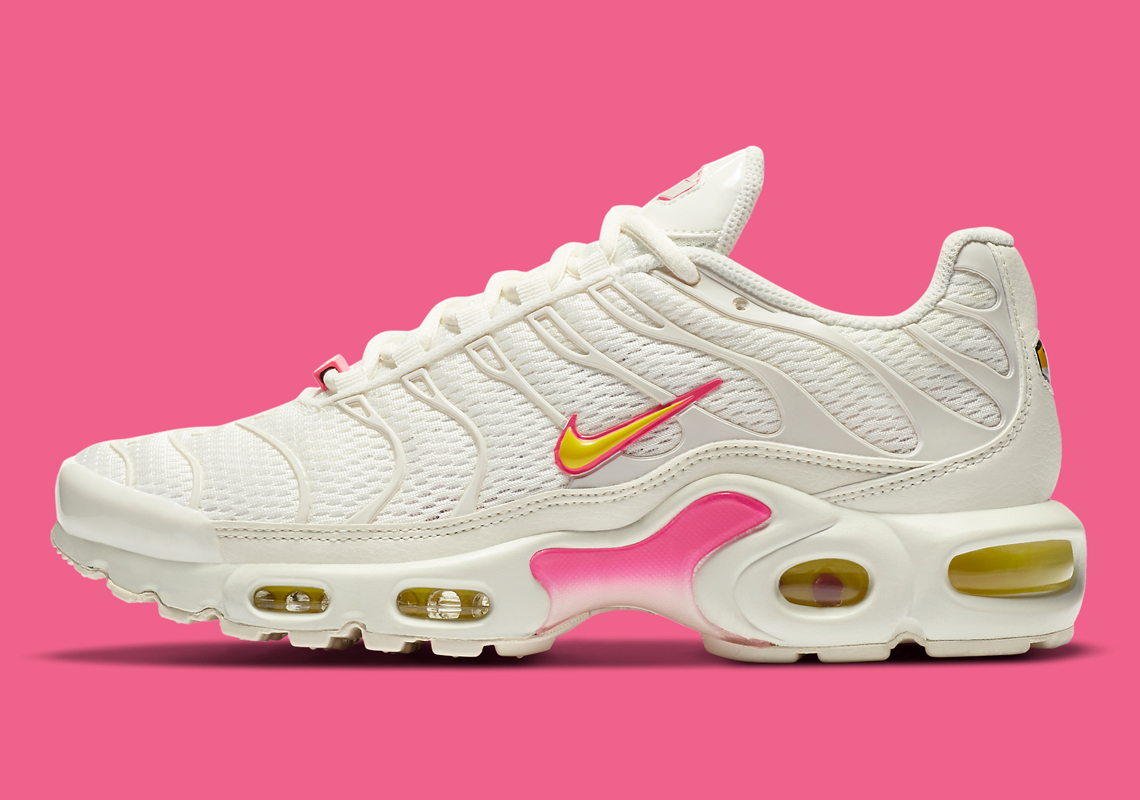Wmns Air Max Plus  Sail Digital Pink  CZ0373-100