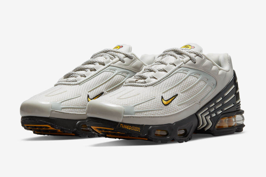 Air Max Plus 3  Light Bone University Gold  DQ1105-001