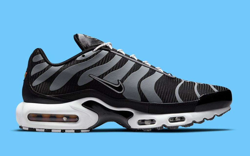 Air Max Plus  Black Metallic Silver  DM2466-001