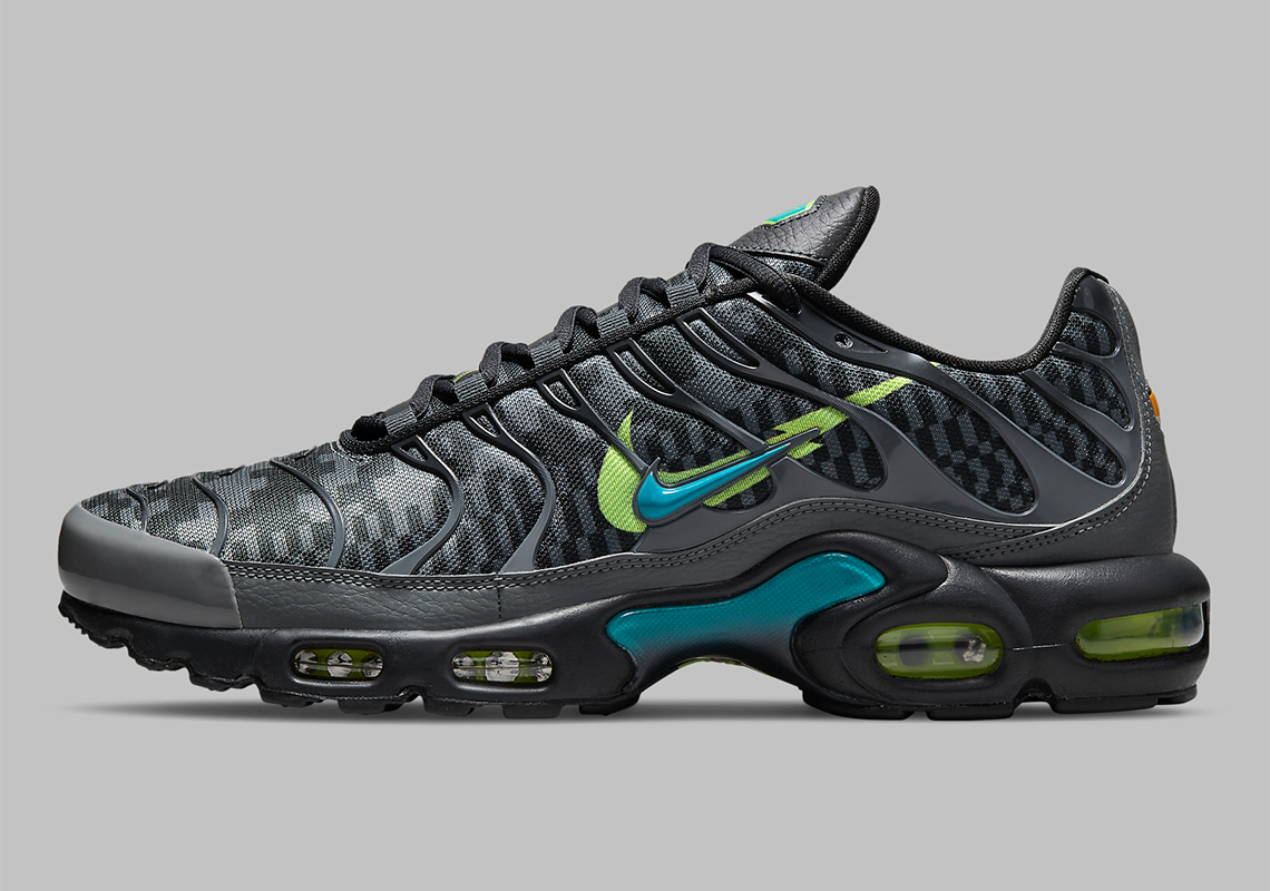 Air Max Plus  Champions League  DJ6896-070