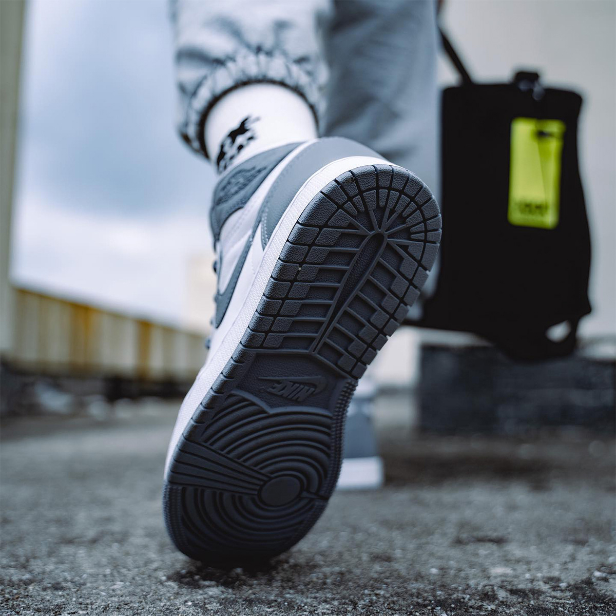 Air Jordan 1 Retro High OG  Stealth  555088-037