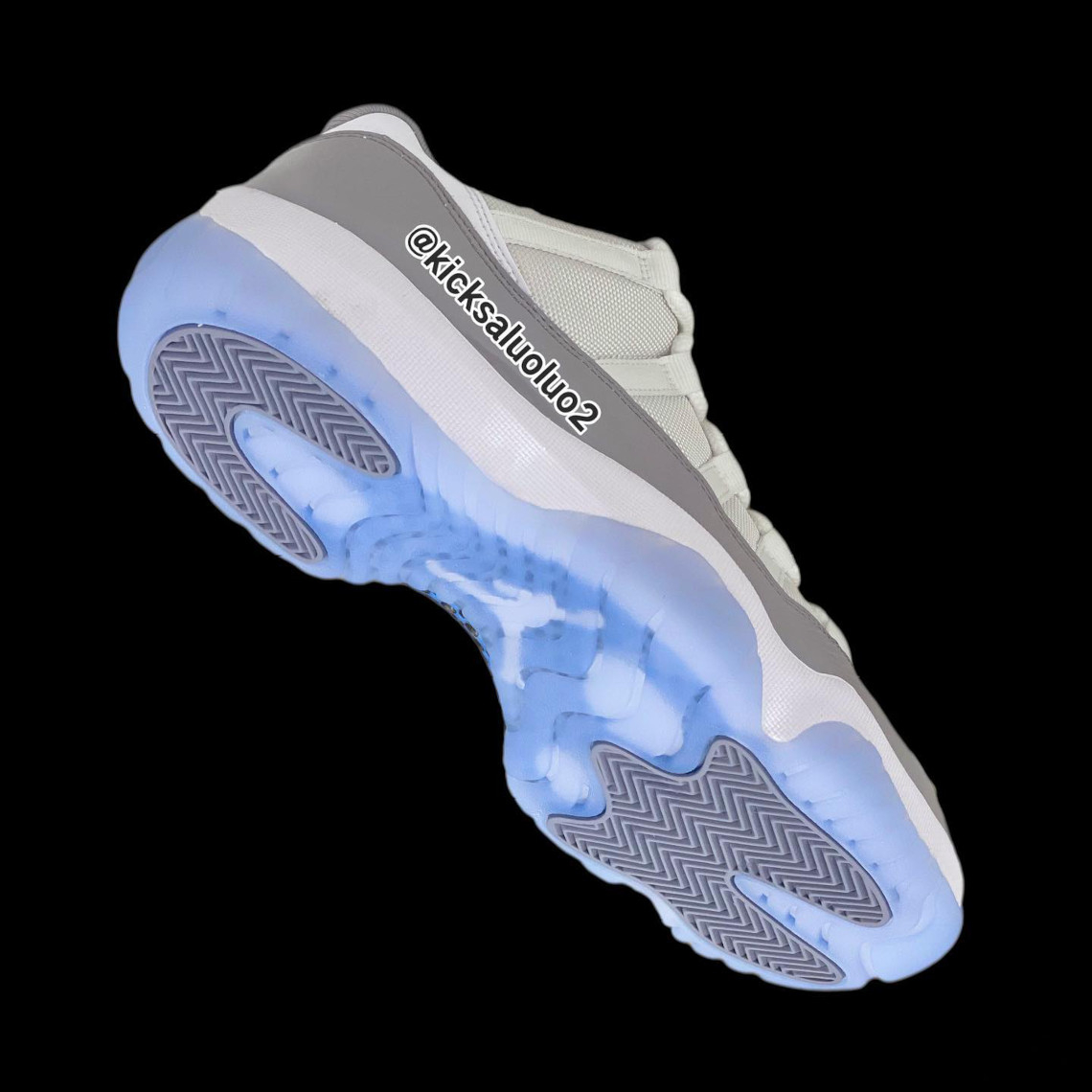 Air Jordan 11 Retro Low  Cement Grey  AV2187-140
