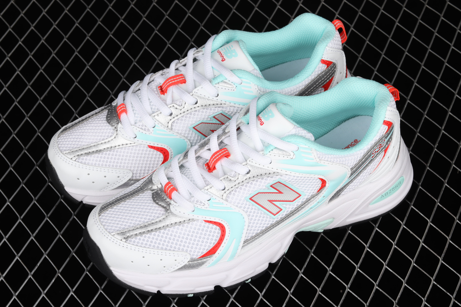 530 Retro  White Green  MR530CC1