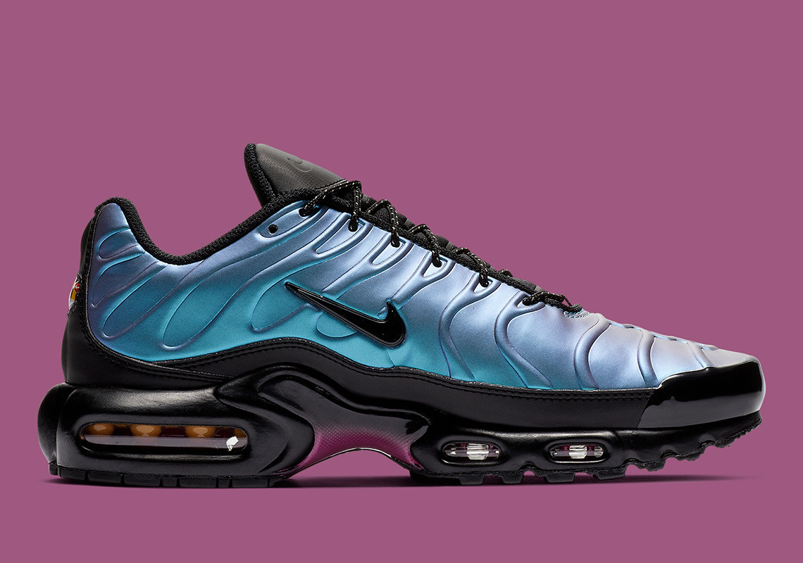 Air Max Plus SE  Throwback Future  AJ2013-006