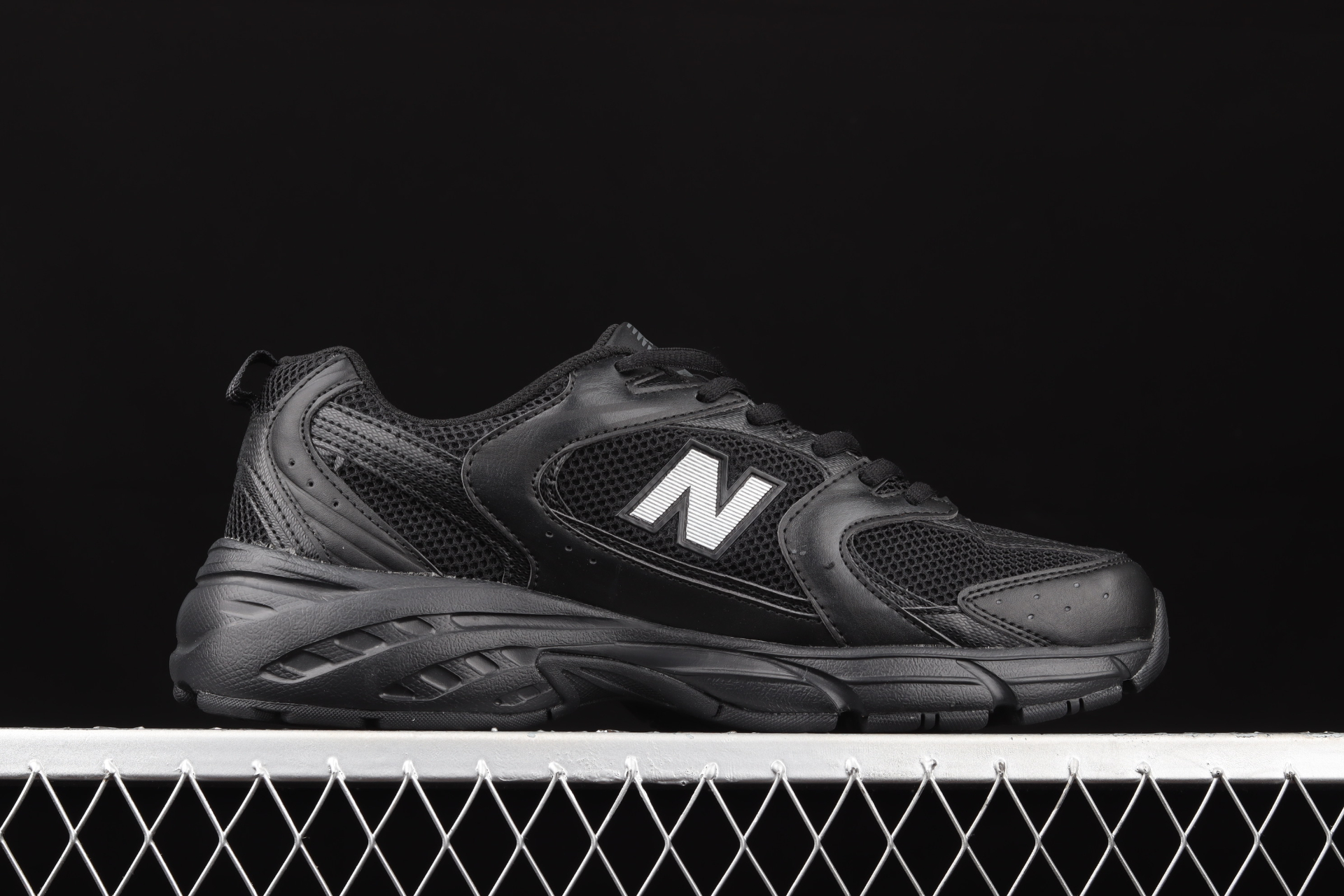 530 Retro  Black  MR530FB1