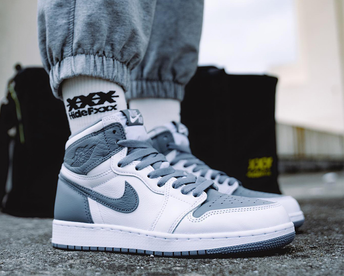 Air Jordan 1 Retro High OG  Stealth  555088-037