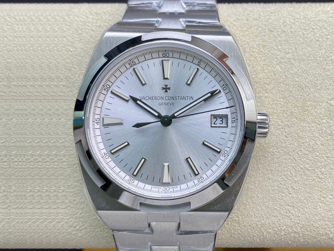Replica Vacheron C0nstan1n Overseas 4500V/110A-B126 1:1 Best Edition 8F Factory Silvery White Dial