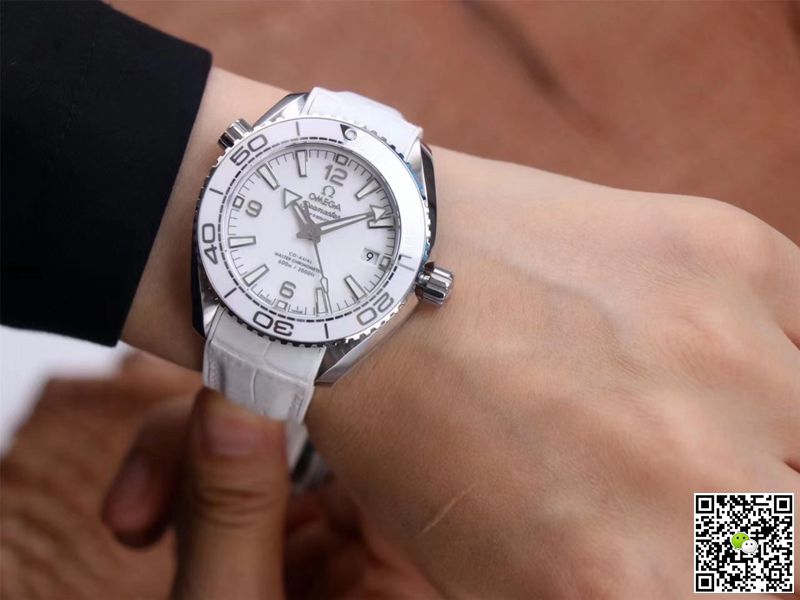 Replica 0me*ga Seamaster 215.33.40.20.04.001 Planet Ocean 600M 1:1 Best Edition VS Factory White Dial Swiss ETA8800