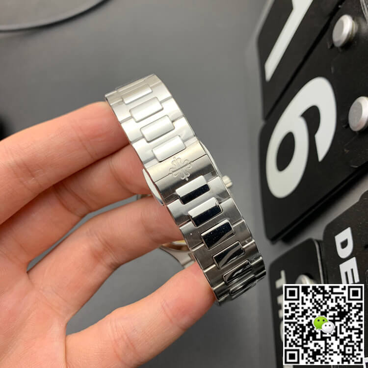 Replica Pat*k Phi1i*pe Nautilus 7118/1200A-010 1:1 Best Edition 3K Factory White Dial