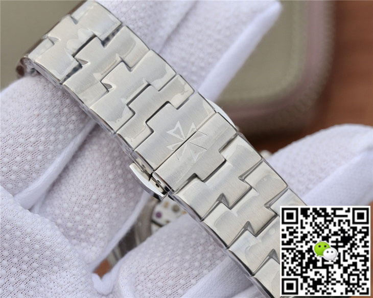 Replica Vacheron C0nstan1n Overseas 5500V/110A-B075 1:1 Best Edition 8F Factory Silvery White Dial