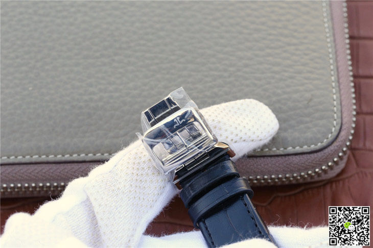 Jaeger Lecoultre Replica Reverso Q3738470 1:1 Best Edition Black Dial