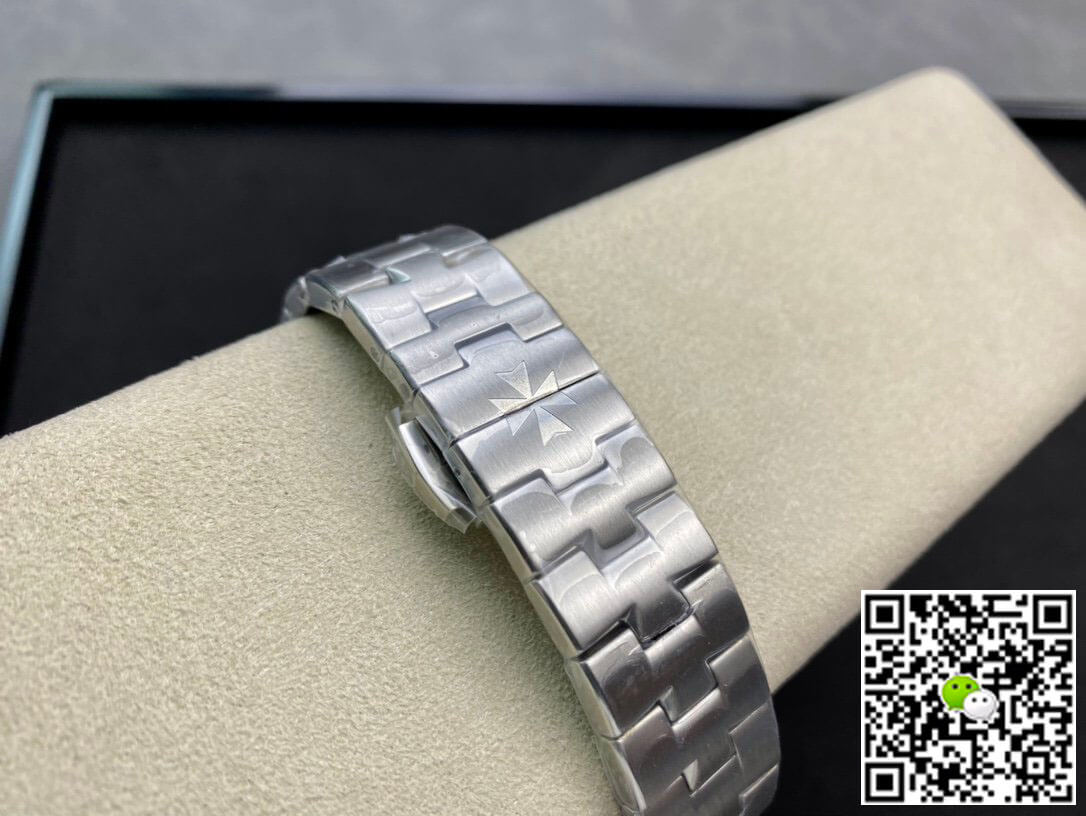 Replica Vacheron C0nstan1n Overseas 4500V/110A-B126 1:1 Best Edition 8F Factory Silvery White Dial