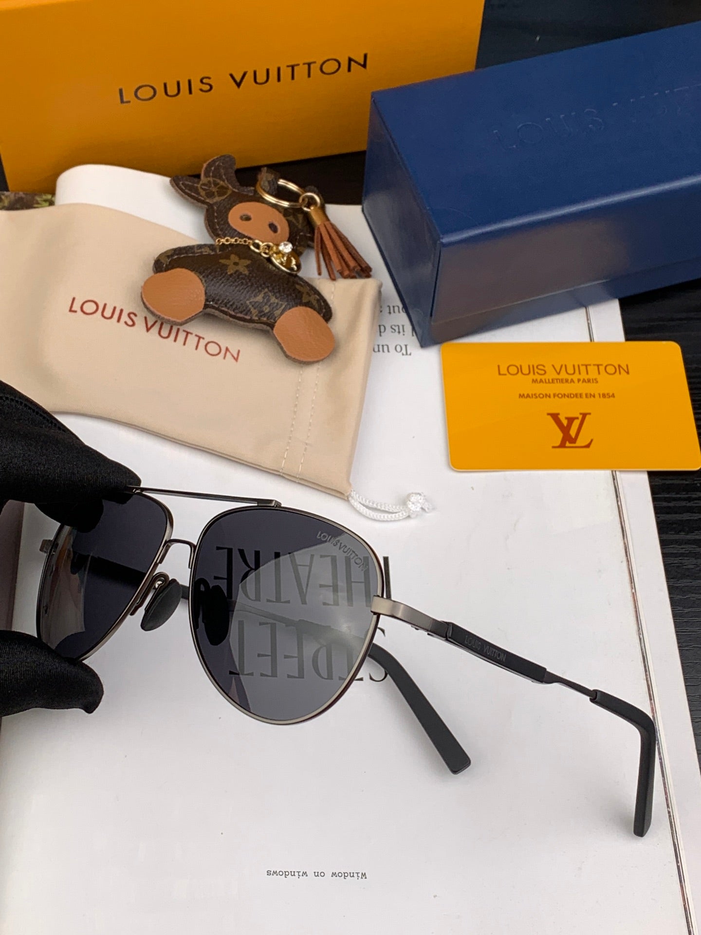 L0vis Vvtt0n Sunglasses