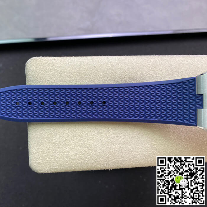 Replica Vacheron C0nstan1n Overseas 4300V/120G-B945 1:1 Best Edition 8F Factory Rubber Strap