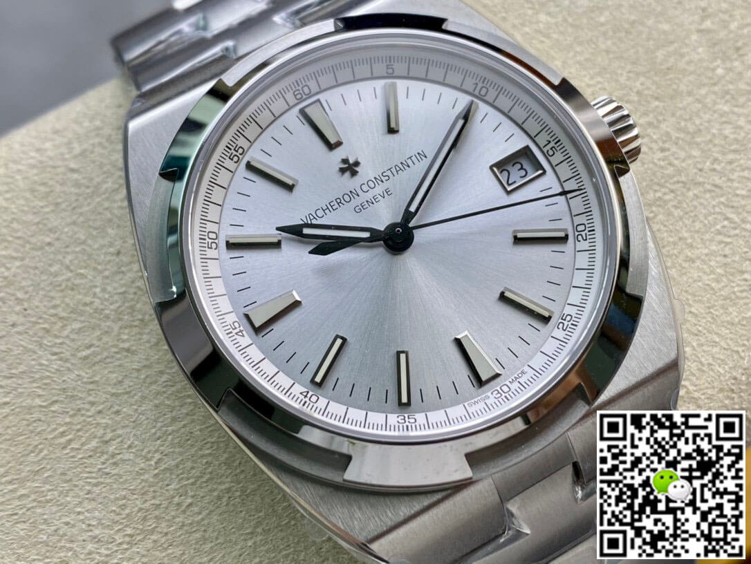 Replica Vacheron C0nstan1n Overseas 4500V/110A-B126 1:1 Best Edition 8F Factory Silvery White Dial