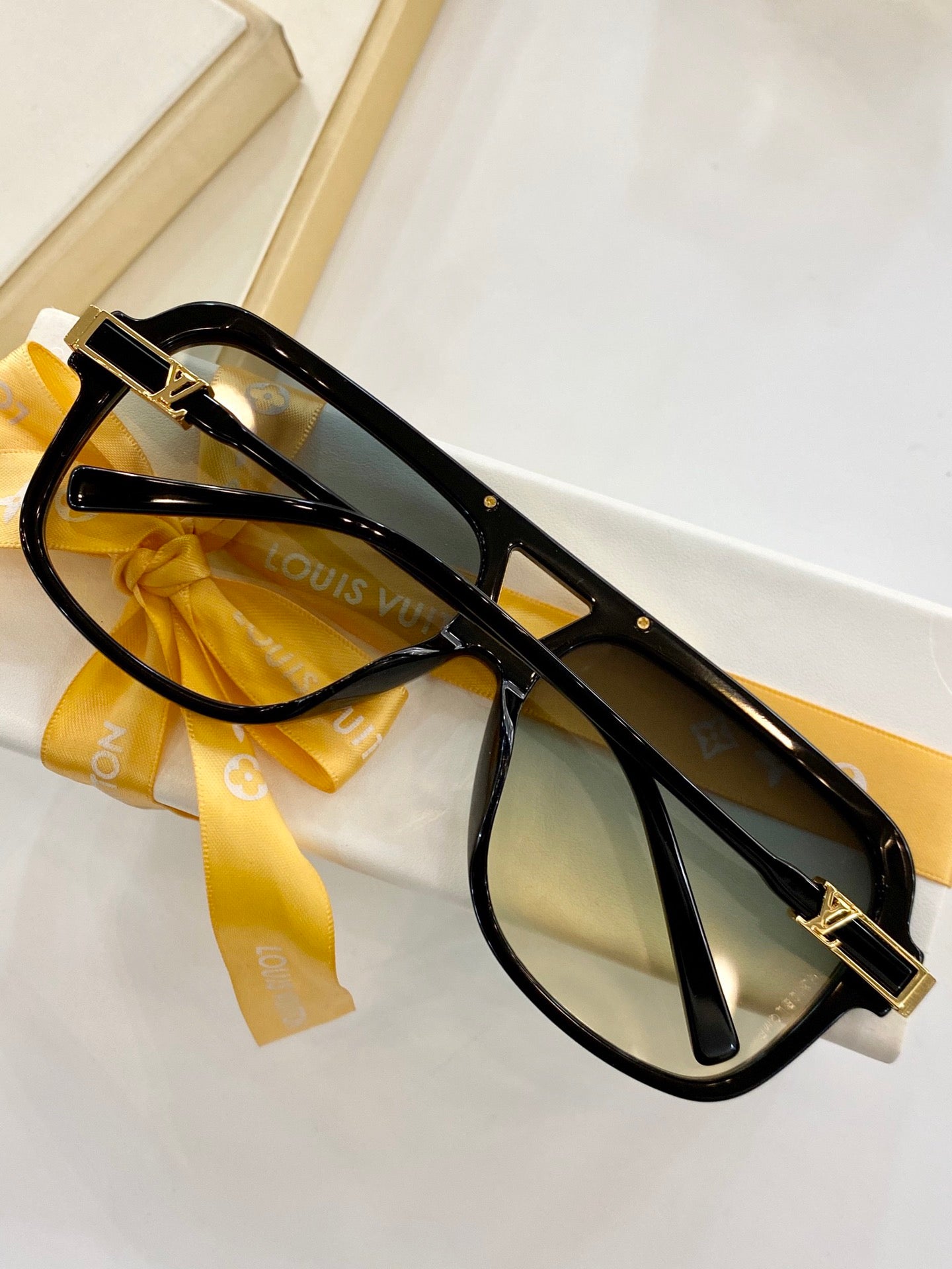 L0vis Vvtt0n Sunglasses