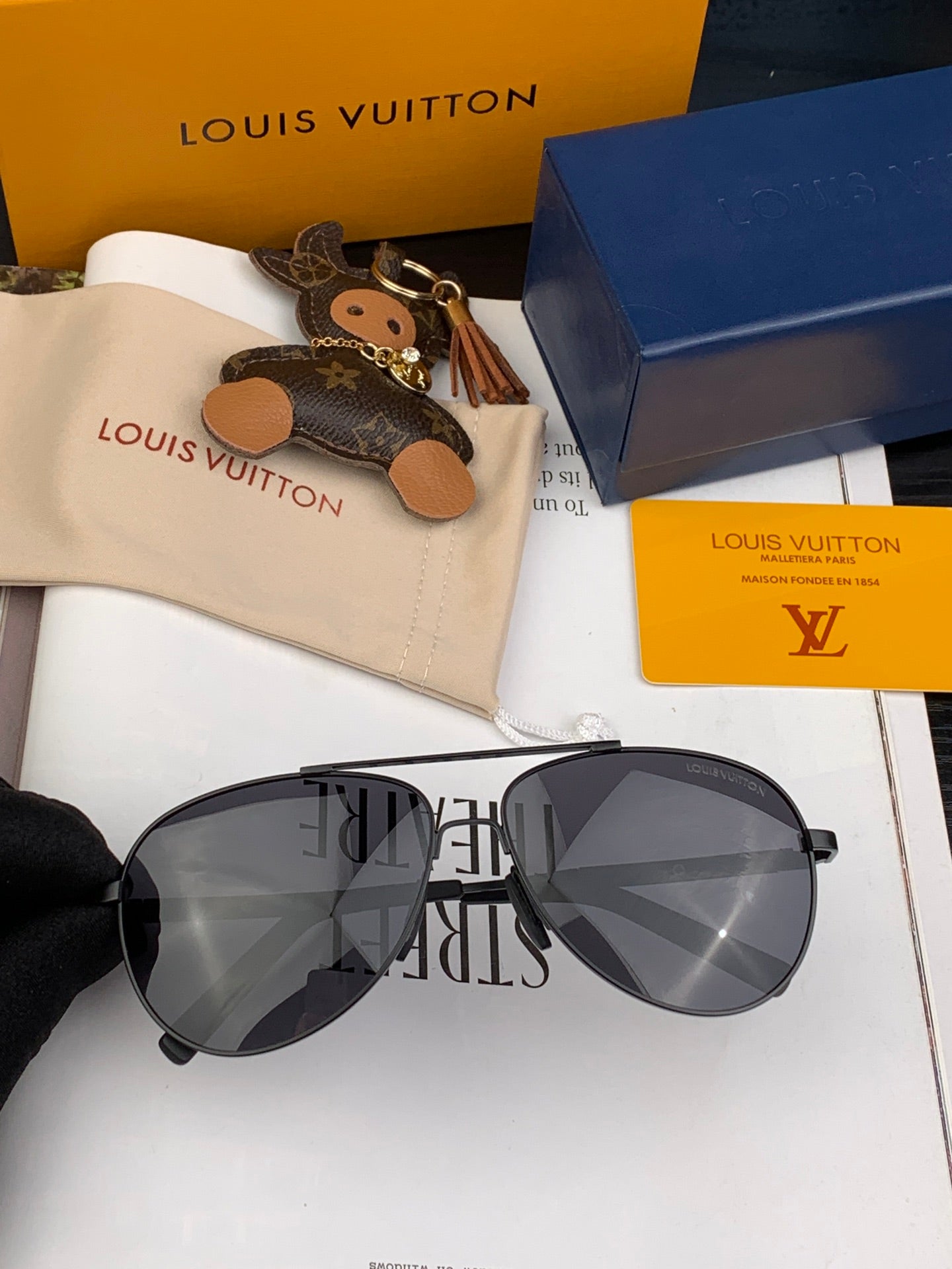 L0vis Vvtt0n Sunglasses