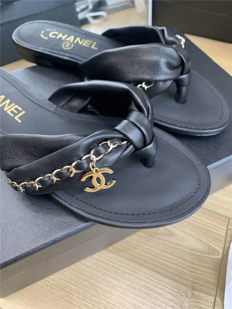 Ch**el flat chain slippers