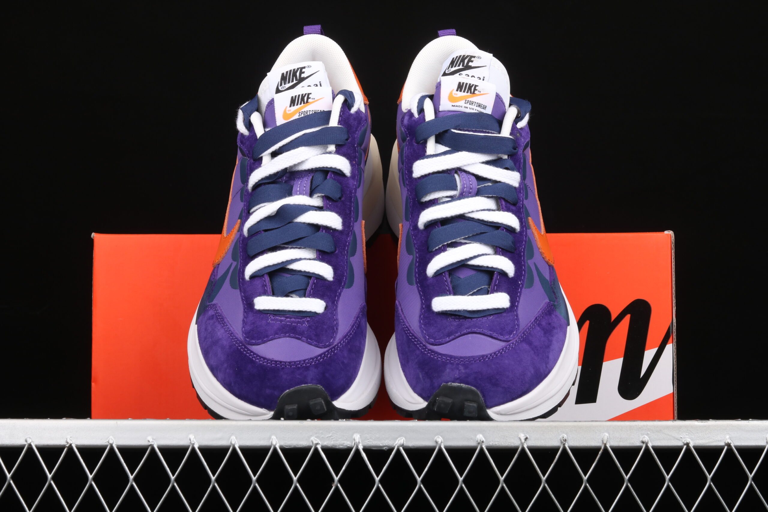 Nike Vaporwaffle, Sacai Dark Iris