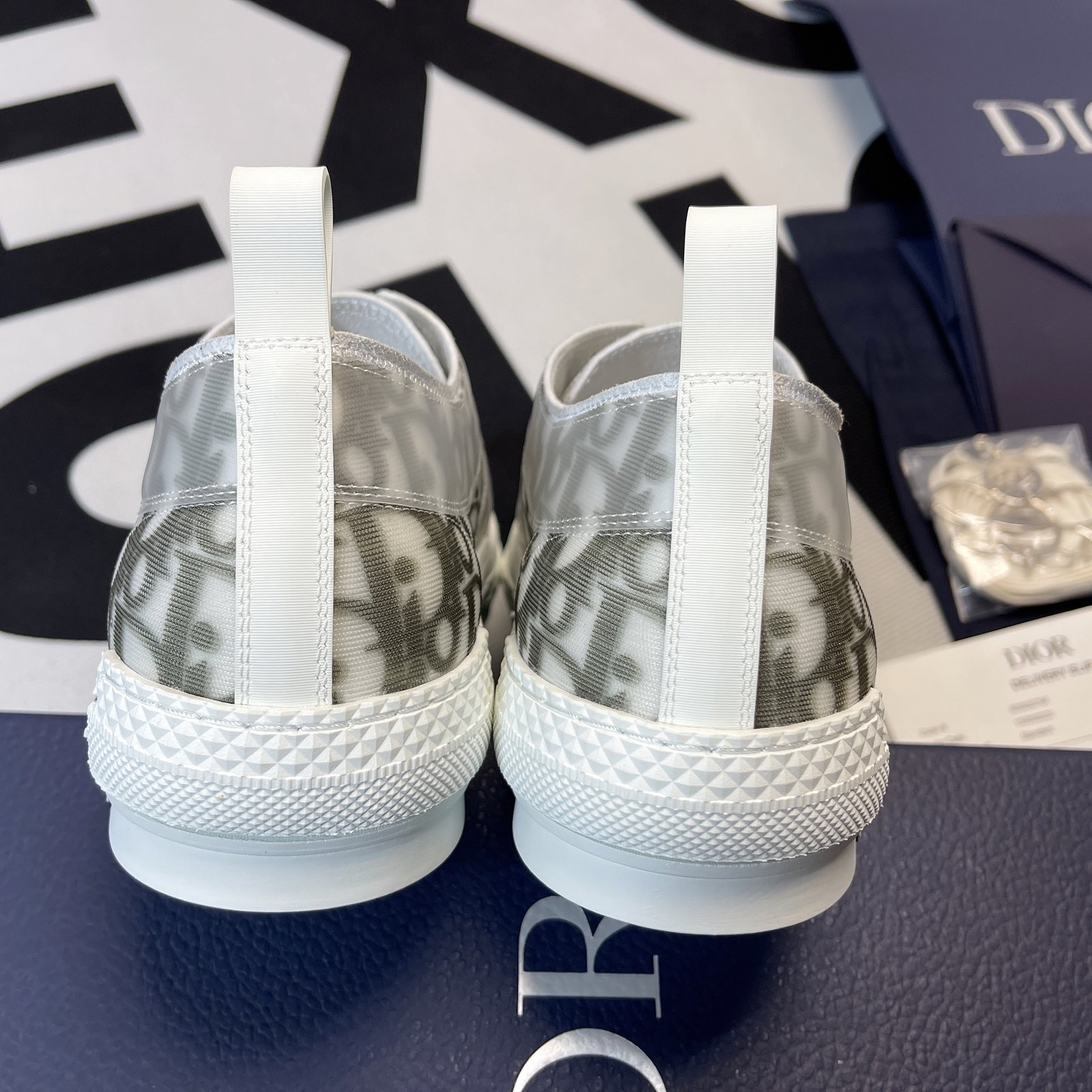 D10r B23 High Top Sneaker 11