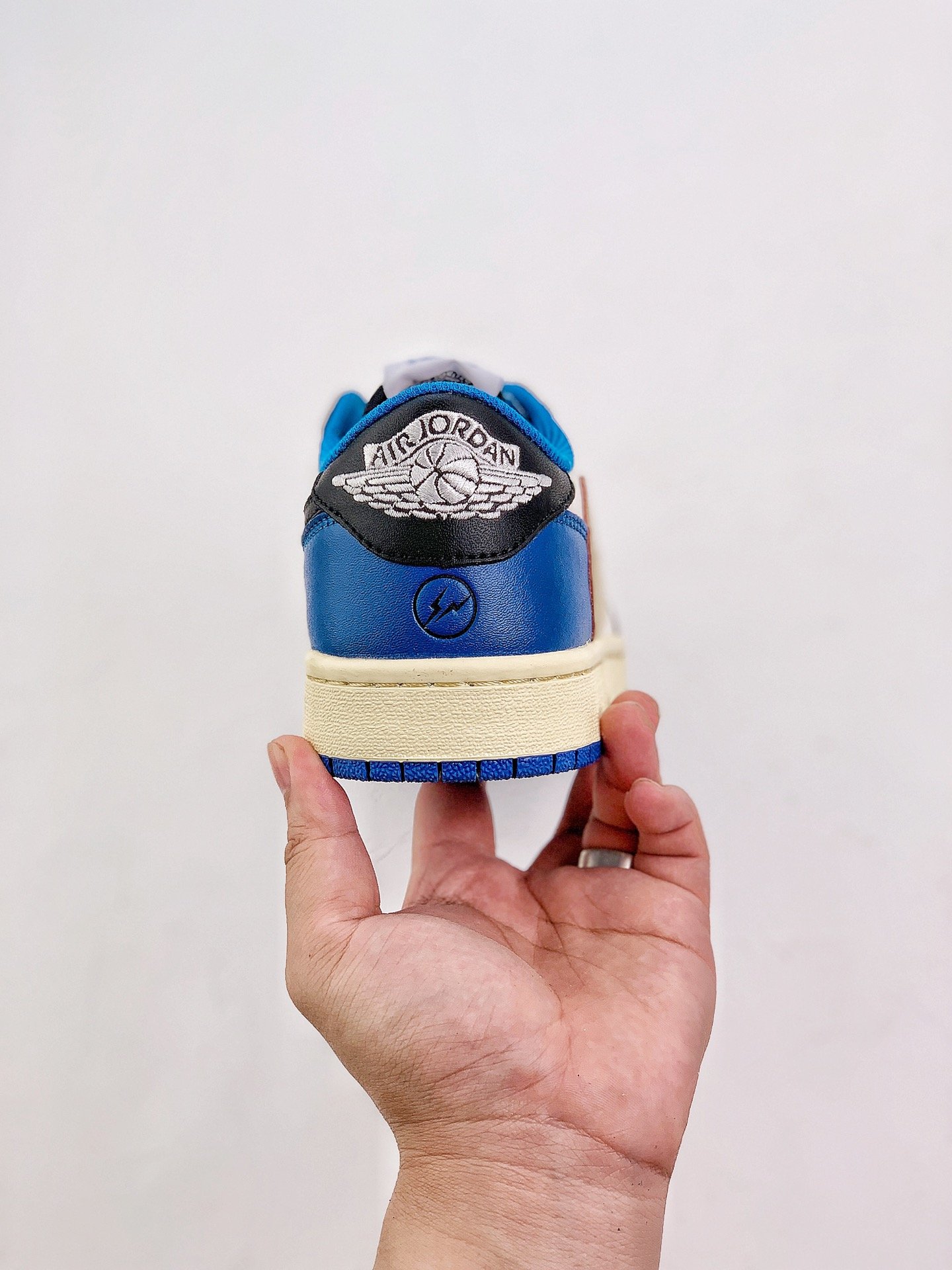 Jordan 1 Low fragment design x Travis Scott extended size