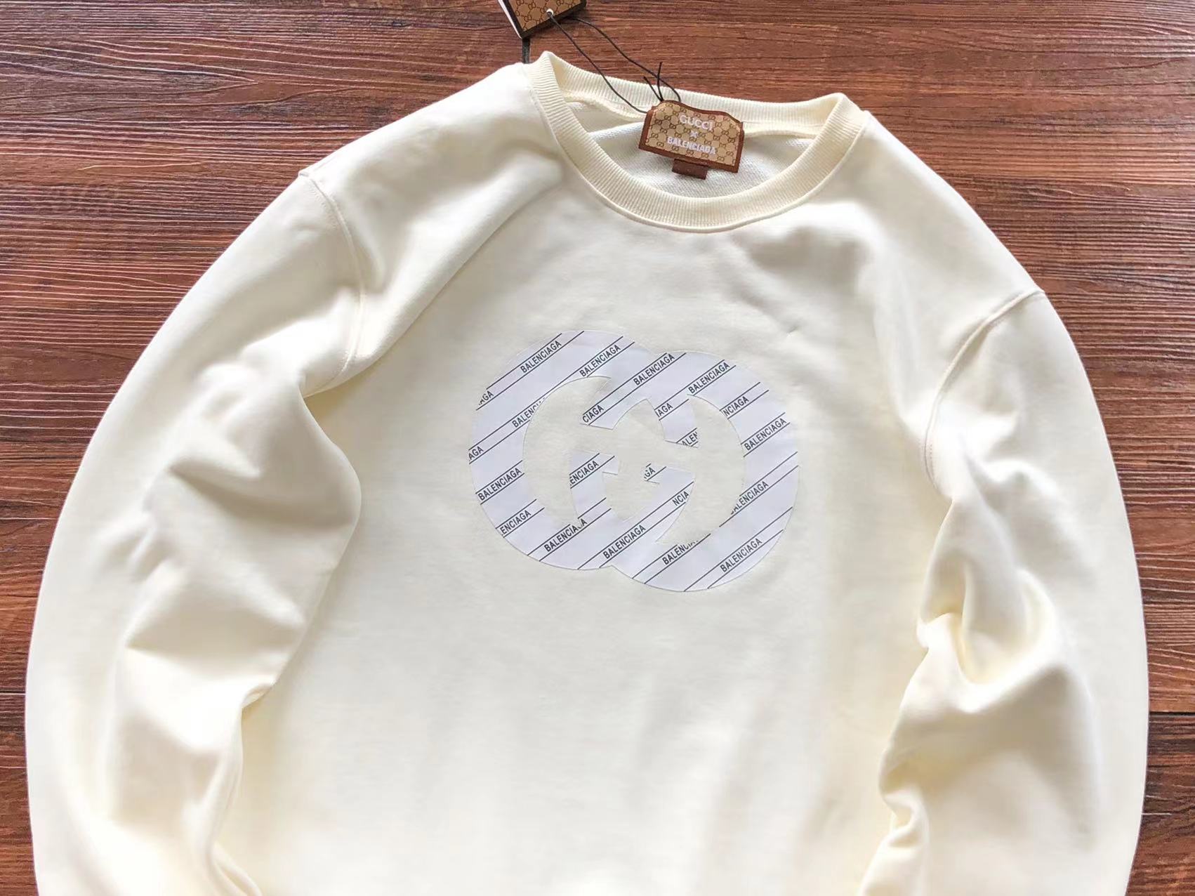 Gvc*1 x Ba1en*iaga Sweatshirt