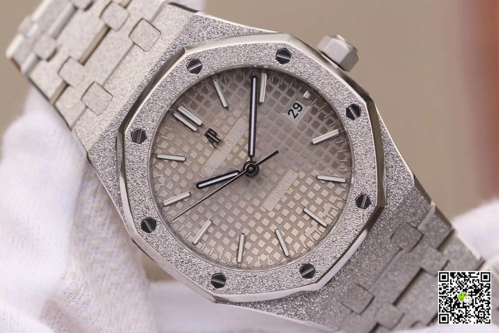 Replica Audemars P1g*et Royal Oak 15454BC.GG.1259BC.01 1:1 Best Edition JH Factory Rhodium Dial
