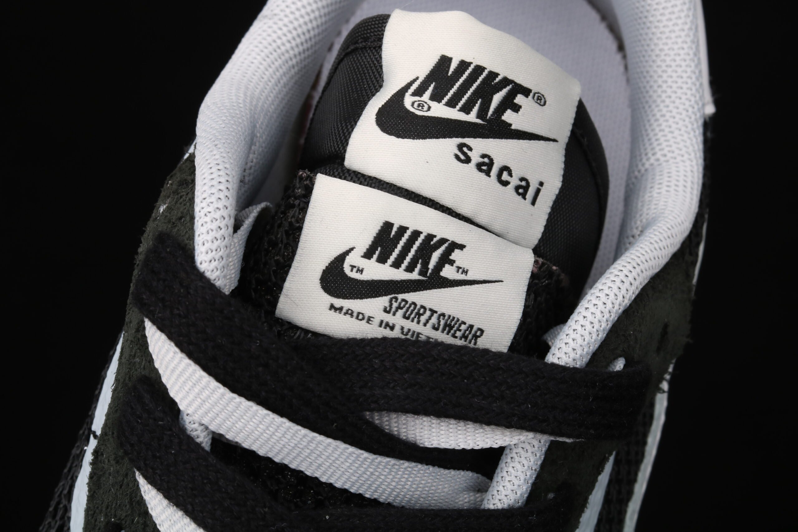 Nike Vaporwaffle, Sacai Black White