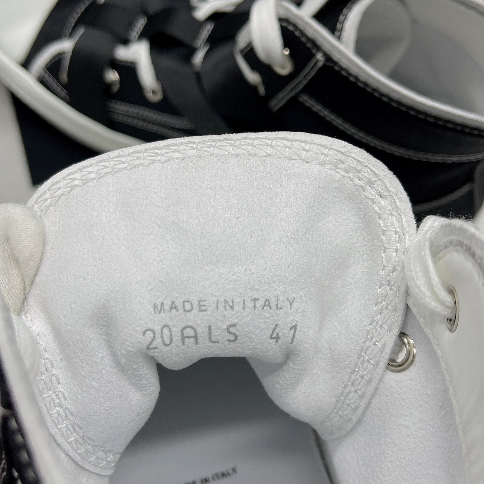 D10r B23 High Top Sneaker 12