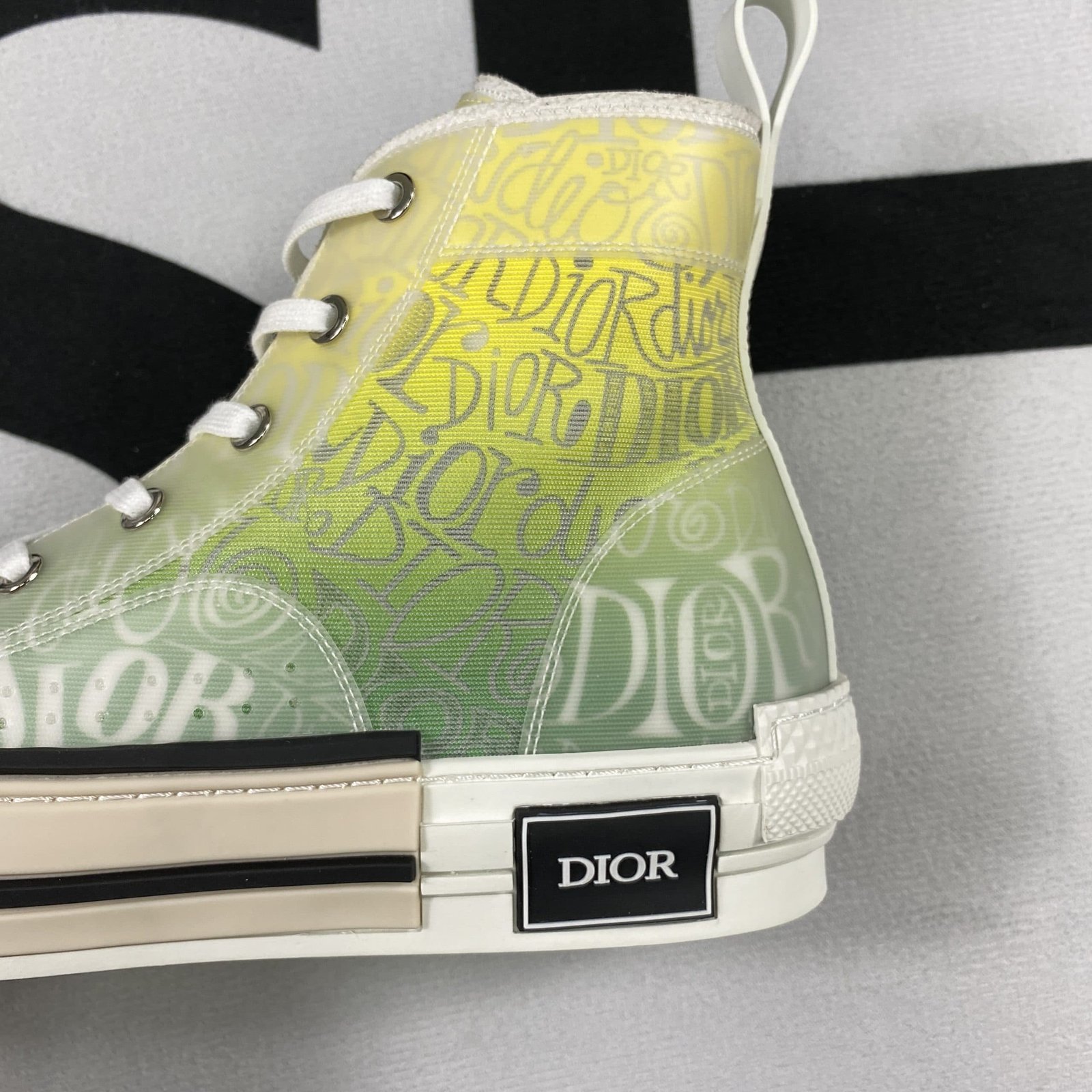 D10r B23 High Top Sneaker 15