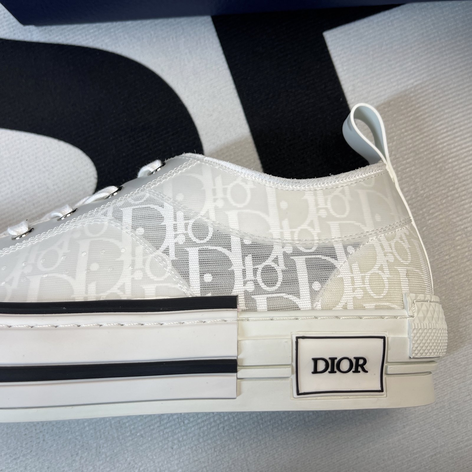 D10r B23 High Top Sneaker 9