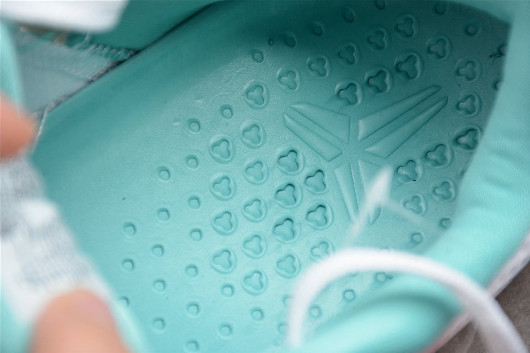 NIKE KOBE 11 EM LOW x SUMMER PACK