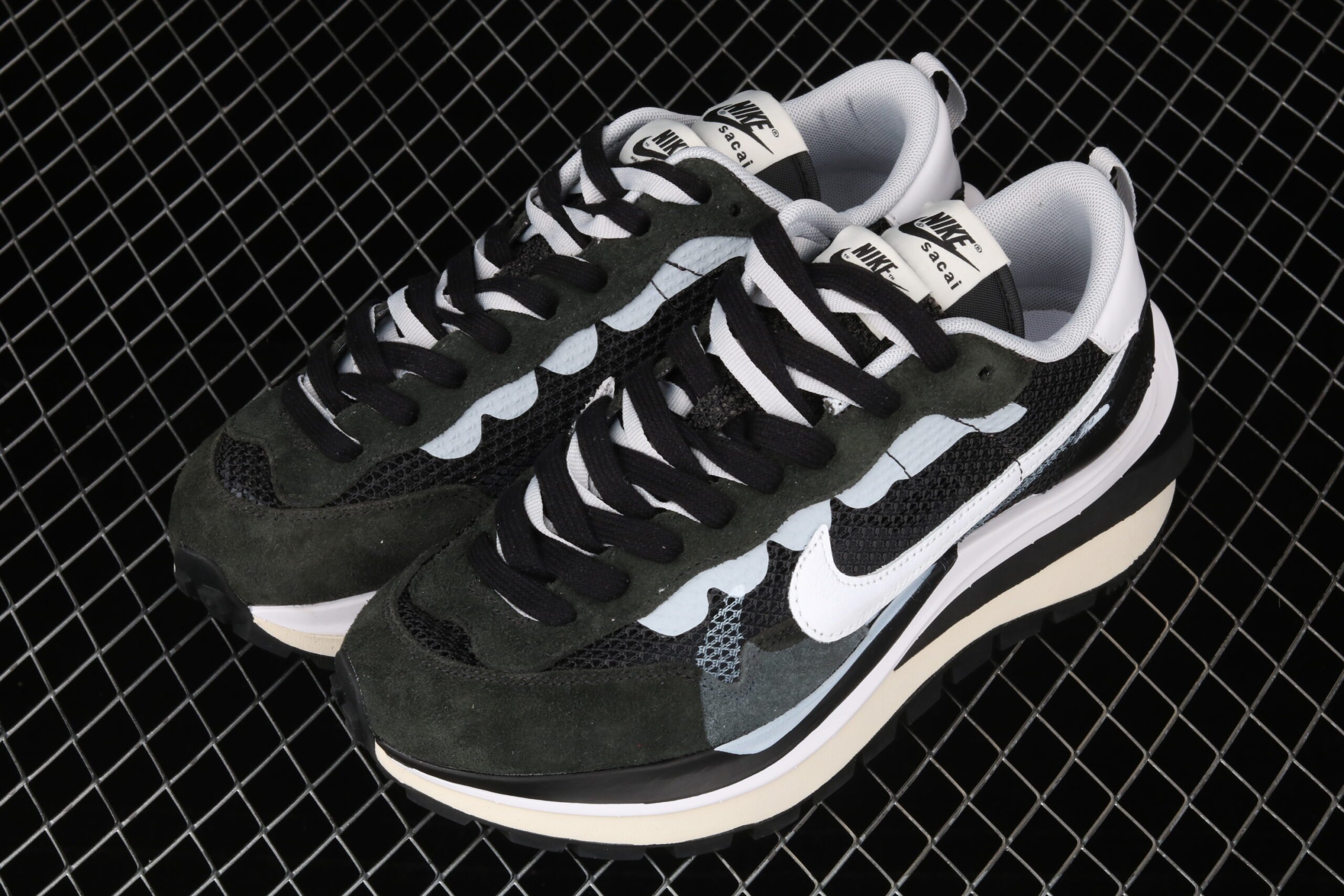 Nike Vaporwaffle, Sacai Black White