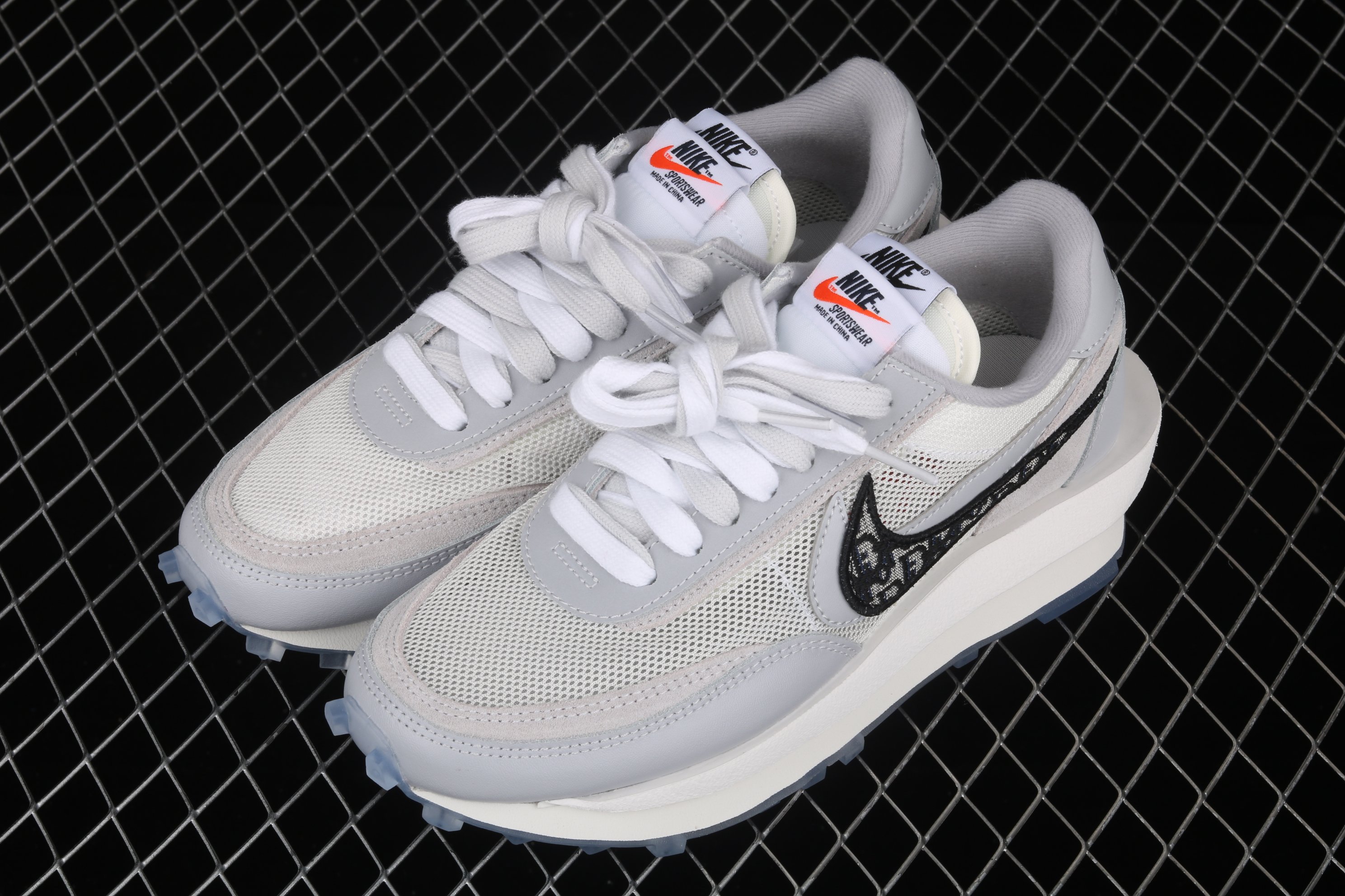 D10r x Sacai x Nk LVD Waffle Daybreak, Swoosh Silver