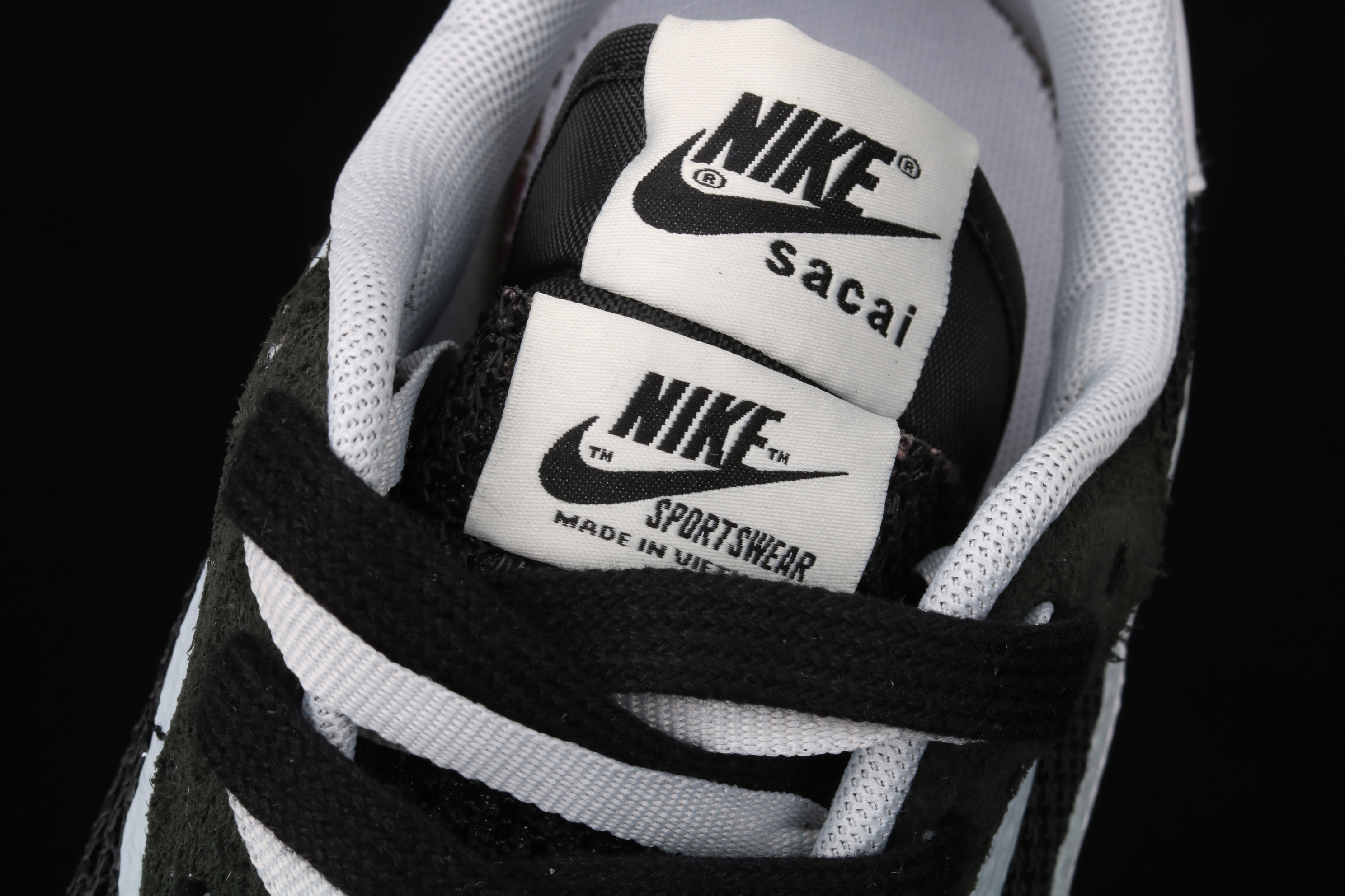 Nike Vaporwaffle, Sacai Black White