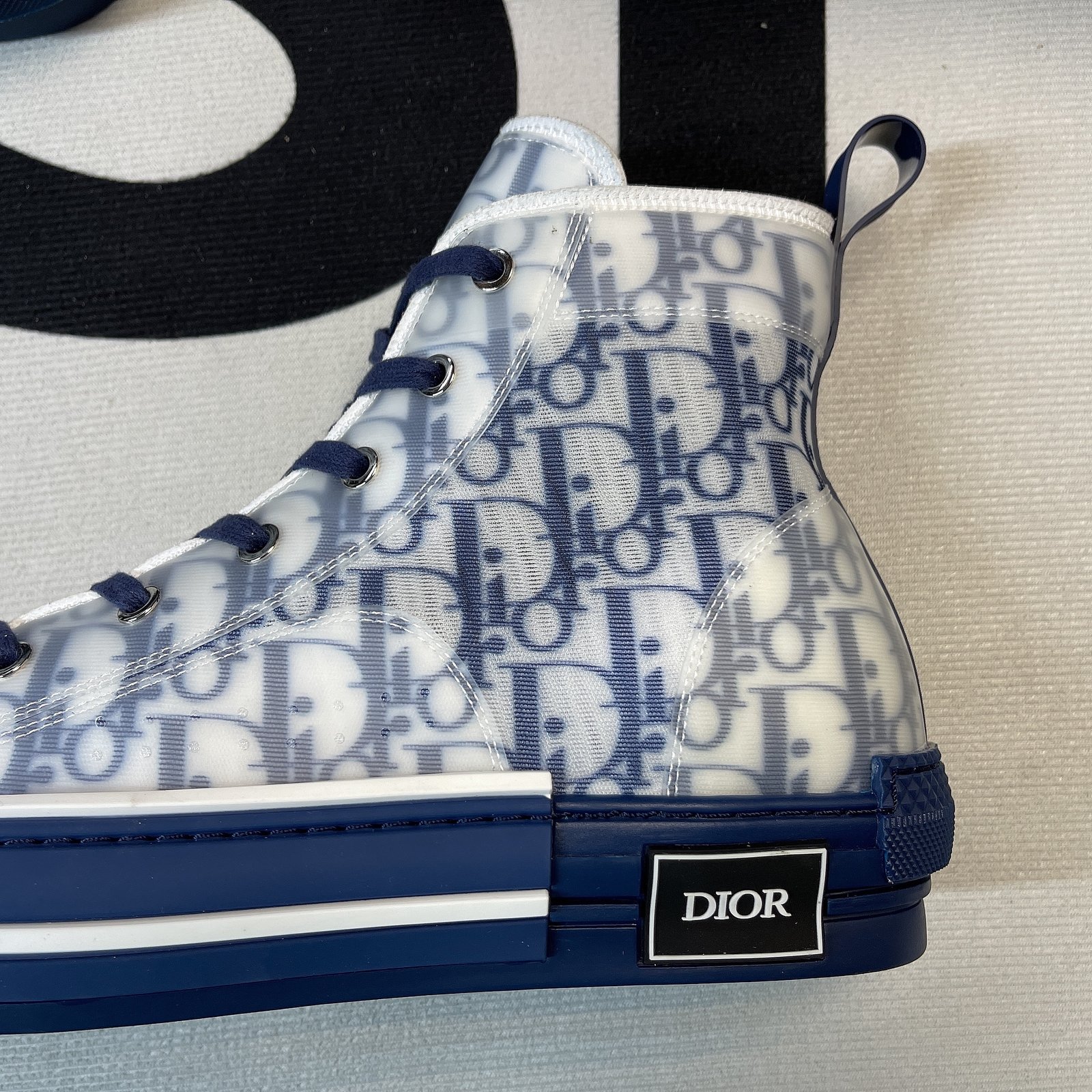 D10r B23 High Top Sneaker 25