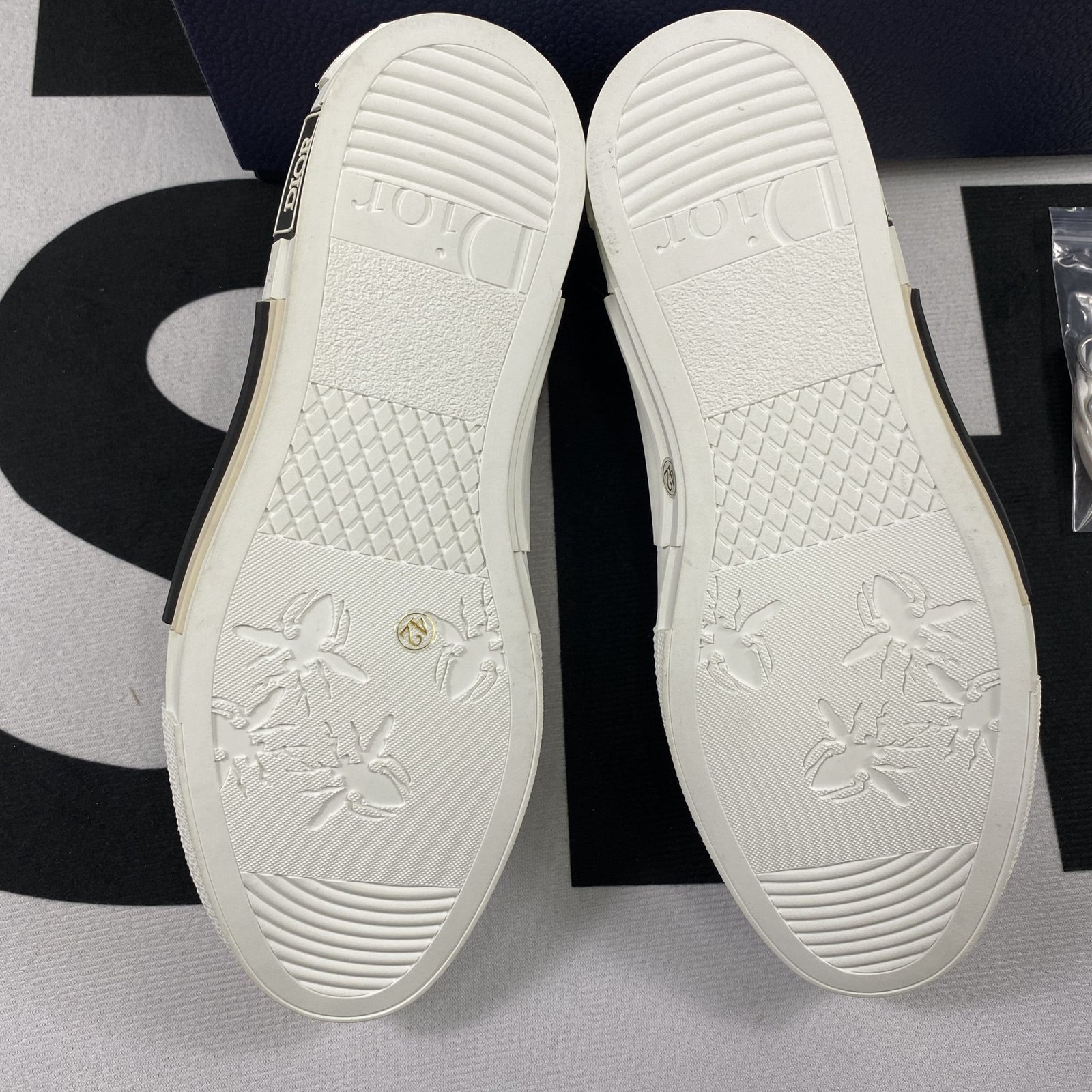 D10r B23 High Top Sneaker 2